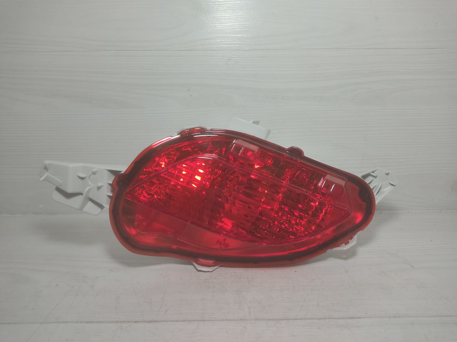 Toyota yarıs 14-  sıs sol arka reflektör