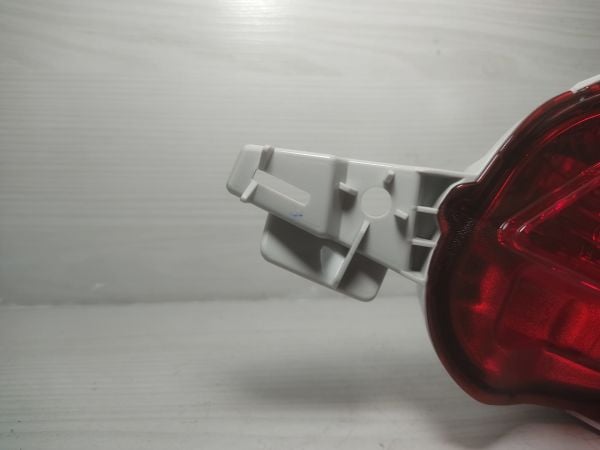 Toyota yarıs 14-  sıs sol arka reflektör