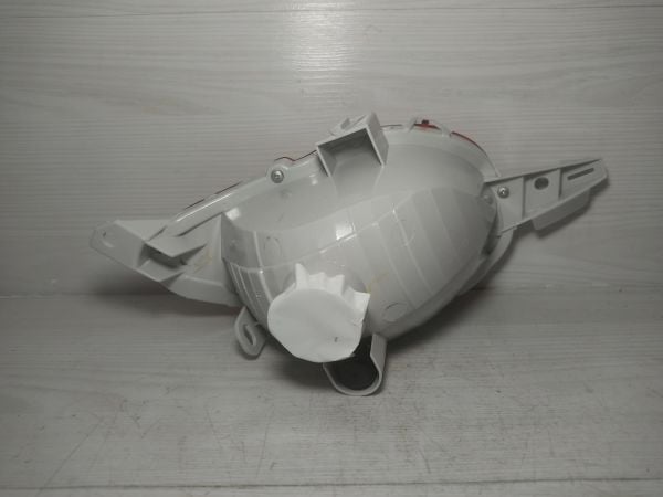 Toyota yarıs 14-  sıs sol arka reflektör