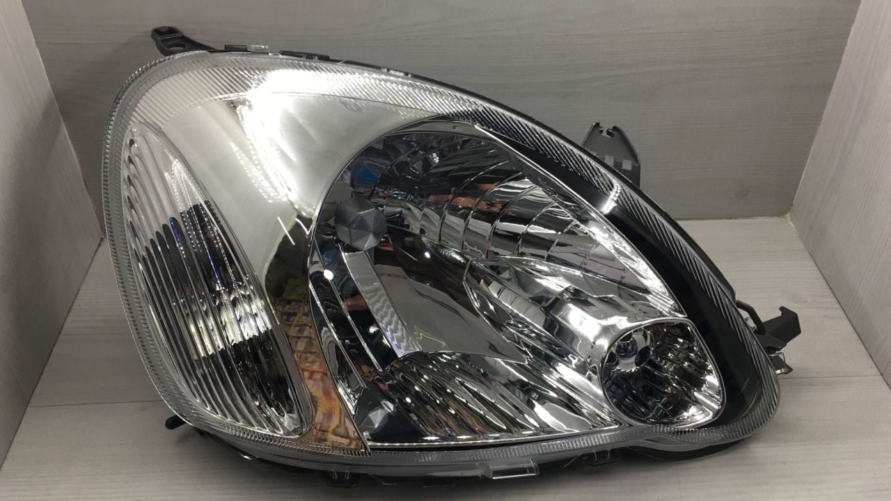 Far Yaris Sağ 03-06 Damla ğözlü