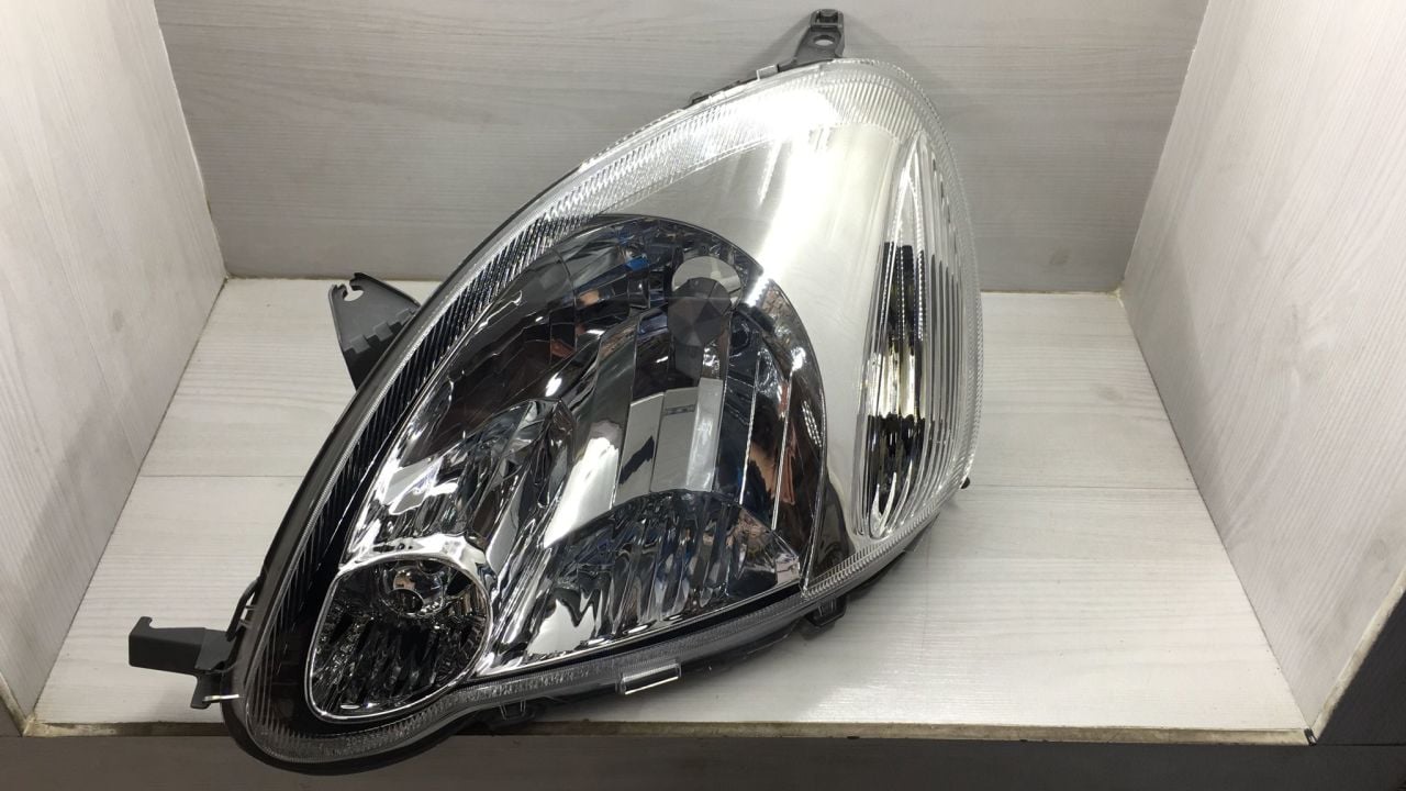 Toyota Yarıs 2003-2006 Far Sol Damla Gozlu