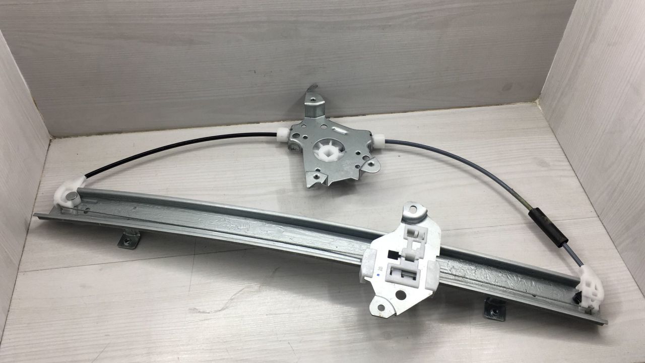 Cam Kriko Navara Sağ 06-15 Elektrikli Motorsuz