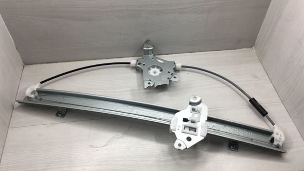 Cam Kriko Navara Sağ 06-15 Elektrikli Motorsuz