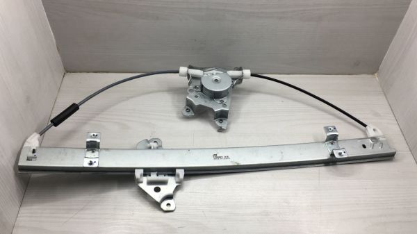 Cam Kriko Navara Sağ 06-15 Elektrikli Motorsuz