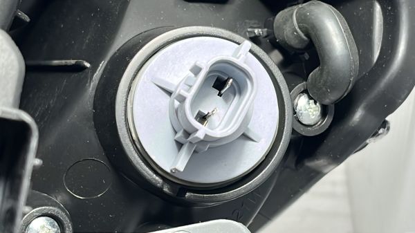 Far L200 Sağ 07- Elk. Motorlu Beyaz