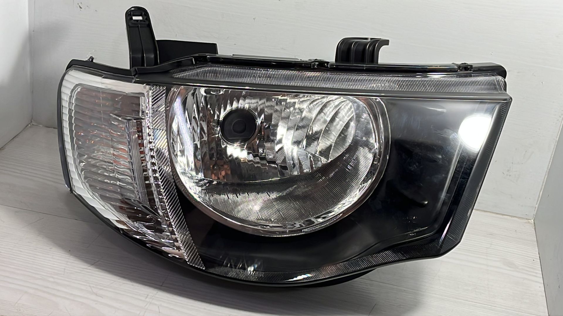 Far L200 Sağ 07- Elk. Motorlu Beyaz