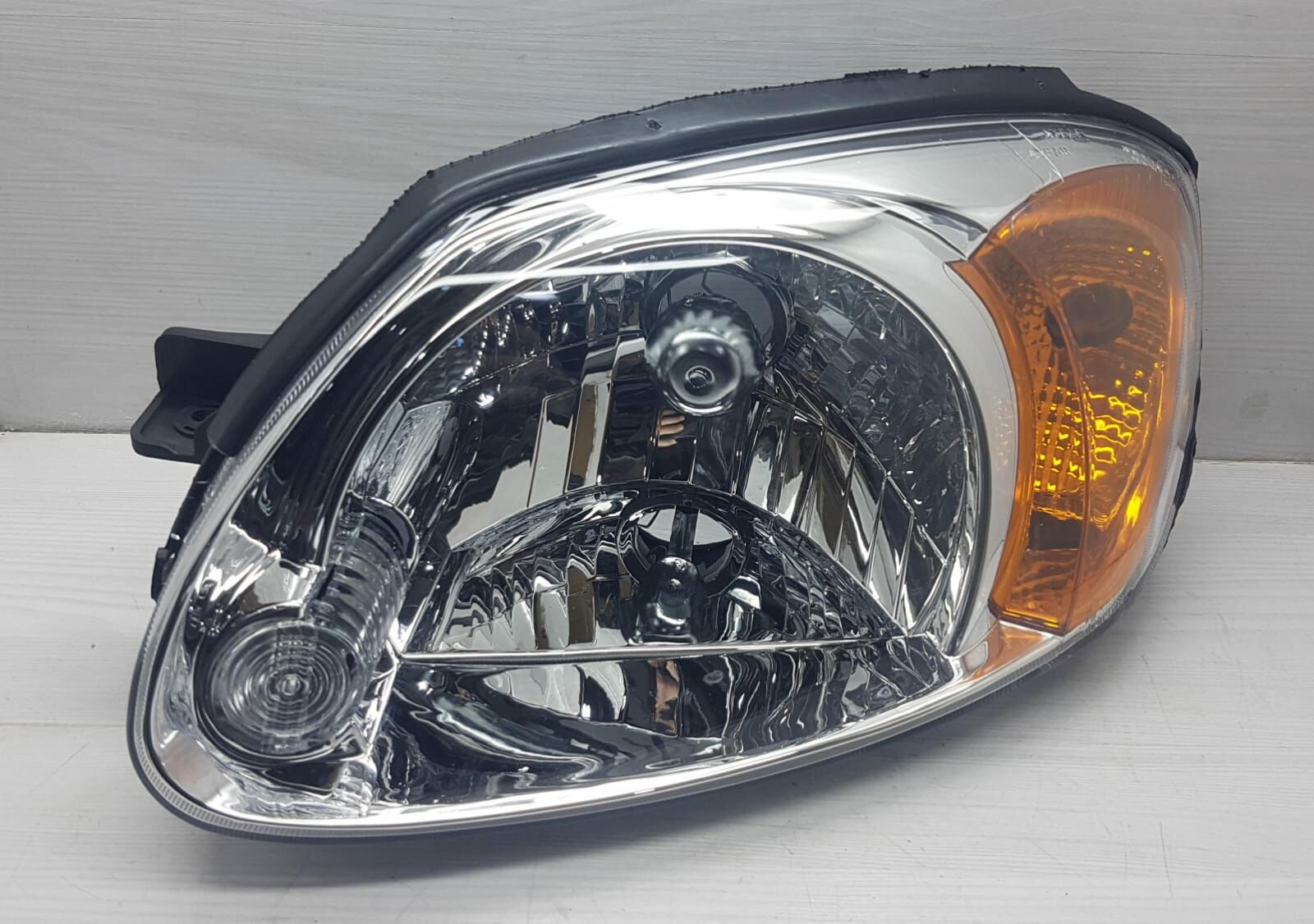 FAR ACCENT SOL 03-06 SARI SINYAL ELK. MOTORU ÜZERİNDE