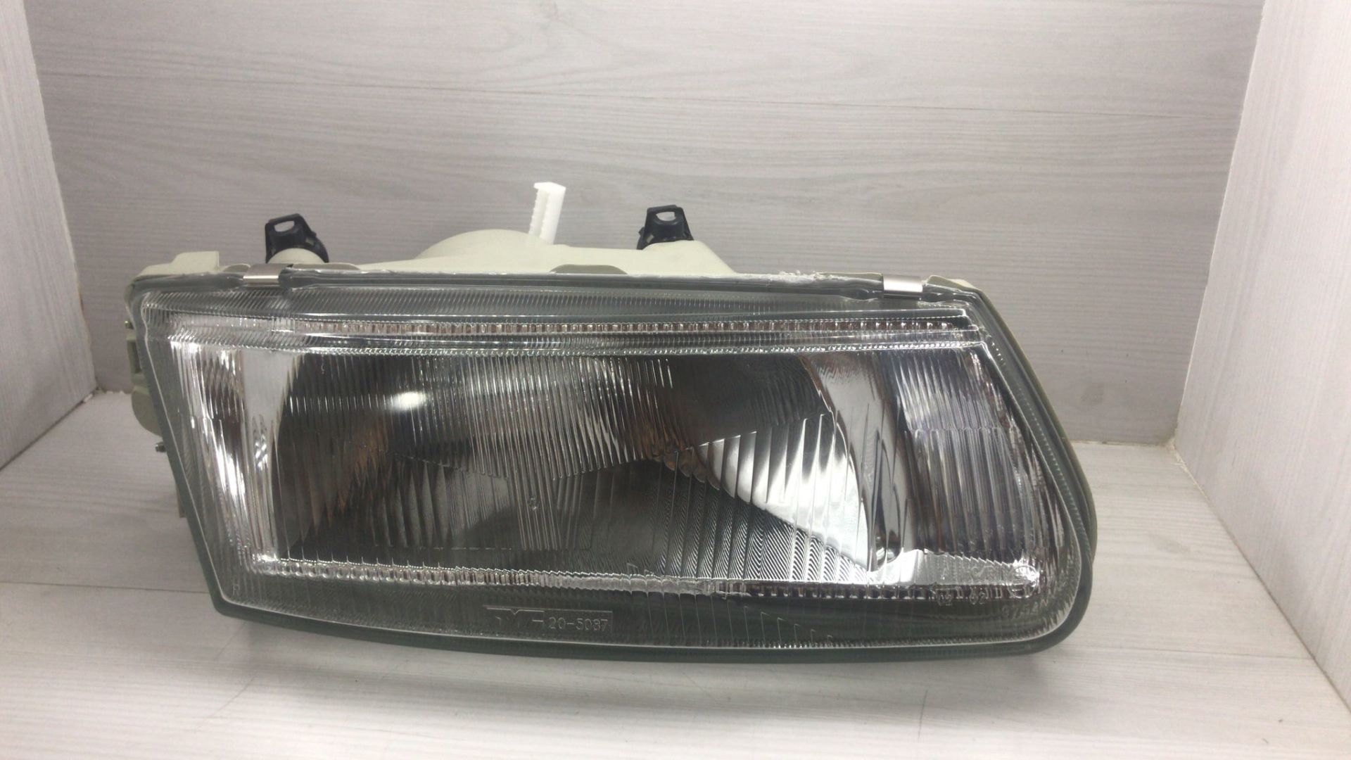 Carısma 96-00 Sag Far