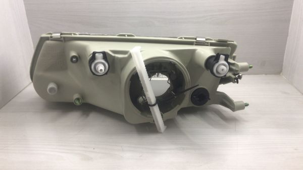 Carısma 96-00 Sag Far