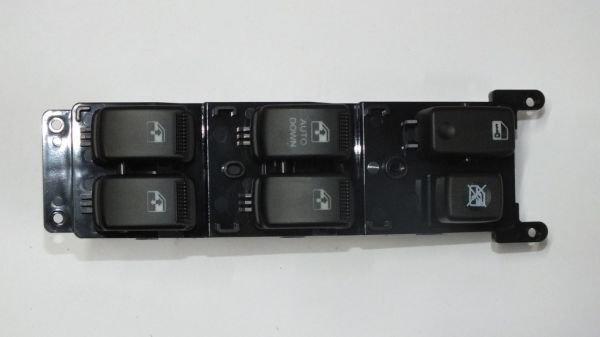 RIO 2006-2009 CAM DÜĞMESİ ÖN SOL