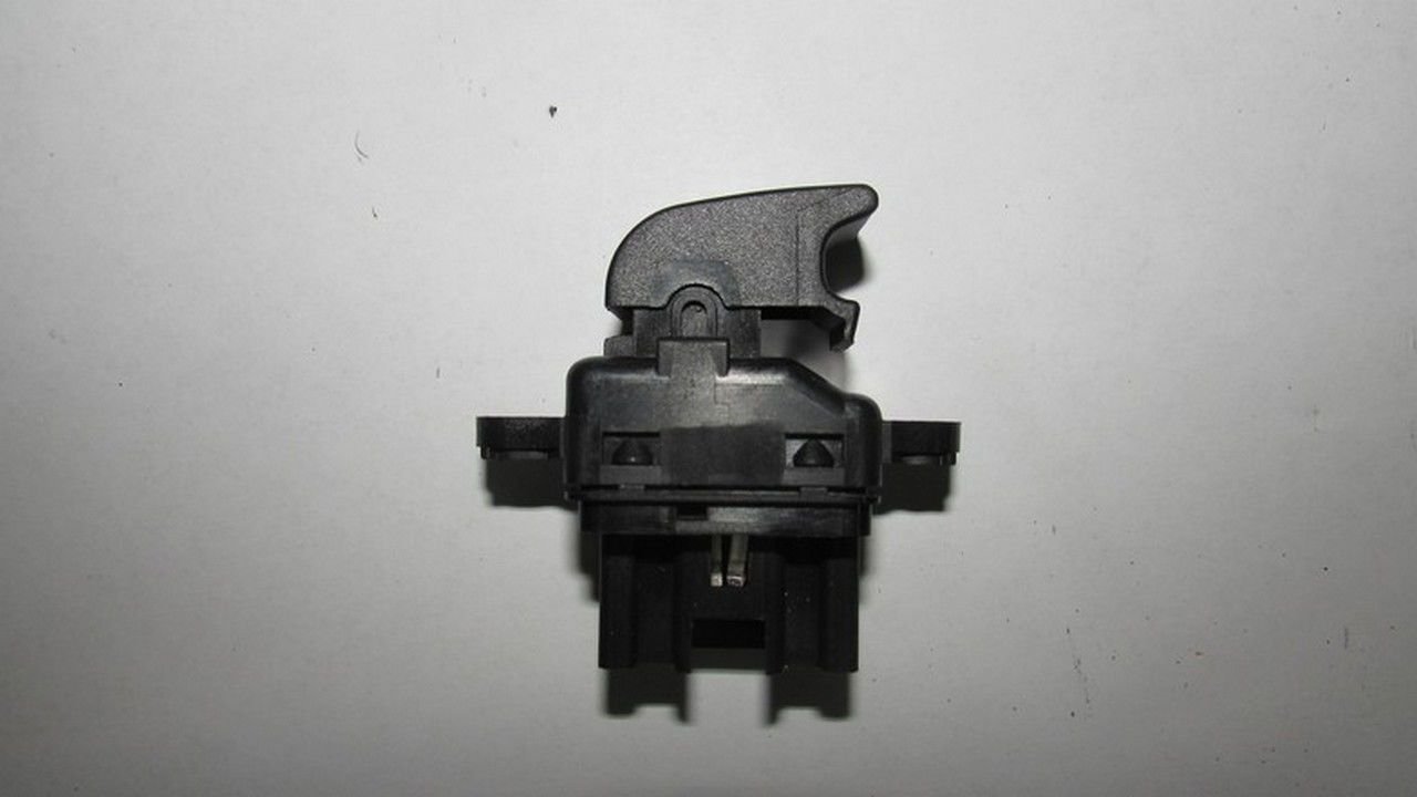 MAZDA 3 2004-2009 CAM DÜĞMESİ ÖN SAĞ