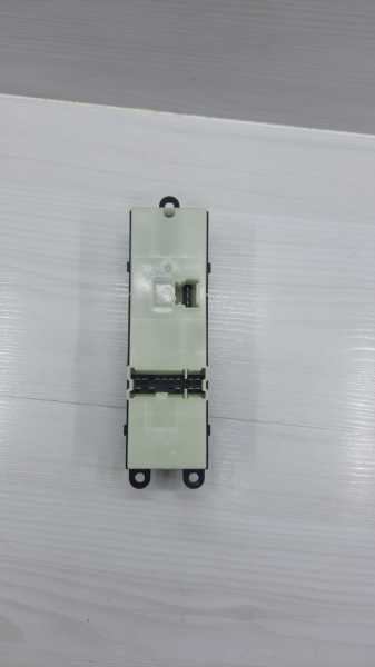 Navara / Qashqaı Sol Cam Düğmesi