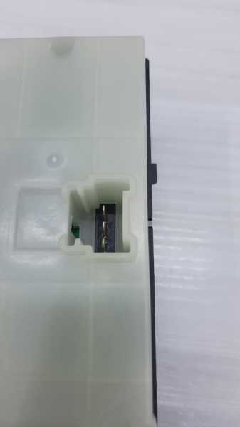 Navara / Qashqaı Sol Cam Düğmesi