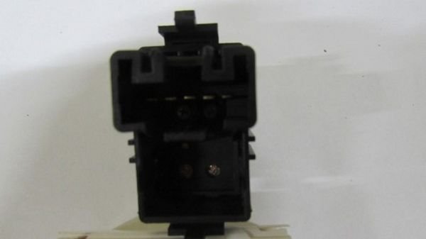 D-MAX 2012- CAM DÜĞMESİ ÖN SAĞ