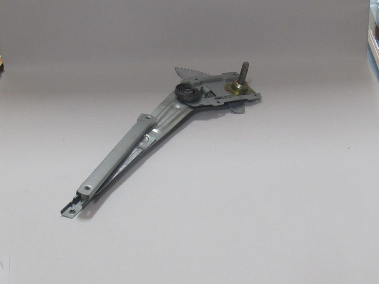 L200 CR 2006- CAM KRİKOSU ÖN SAĞ MANUEL