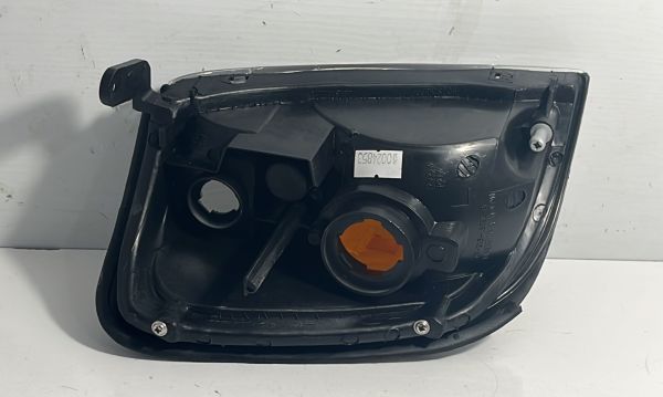 Sinyal D22 Sol 00-02 Ayak Yeri Farkli