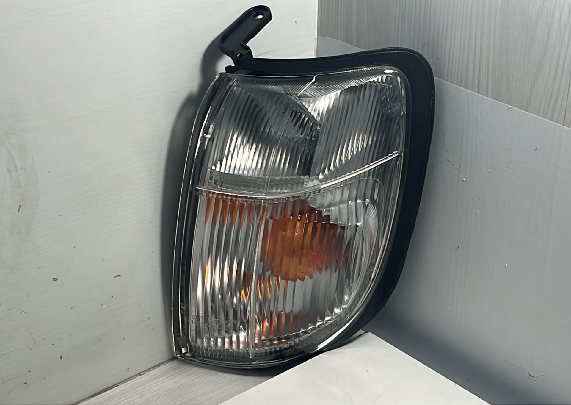 Sinyal D22 Sol 00-02 Ayak Yeri Farkli