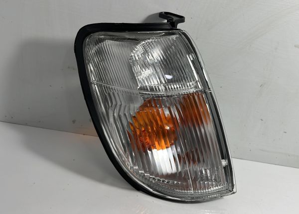 Sinyal D22 Sağ 00-02 Ayak Farkli