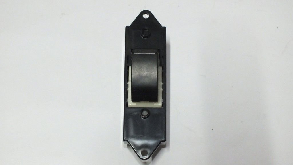 COLT 2006-2012 /ASX 2011-/LANCER 2011- CAM DÜĞMESİ ÖN SAĞ