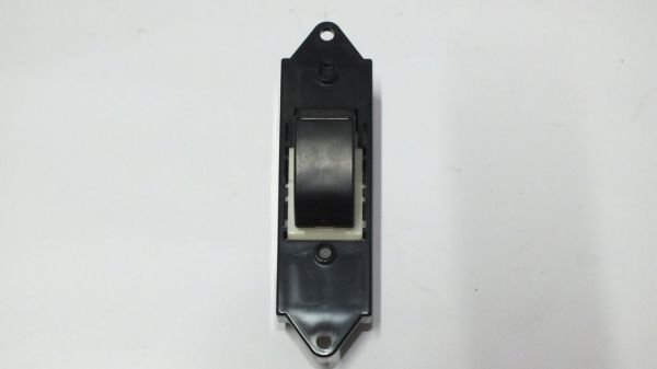 COLT 2006-2012 /ASX 2011-/LANCER 2011- CAM DÜĞMESİ ÖN SAĞ