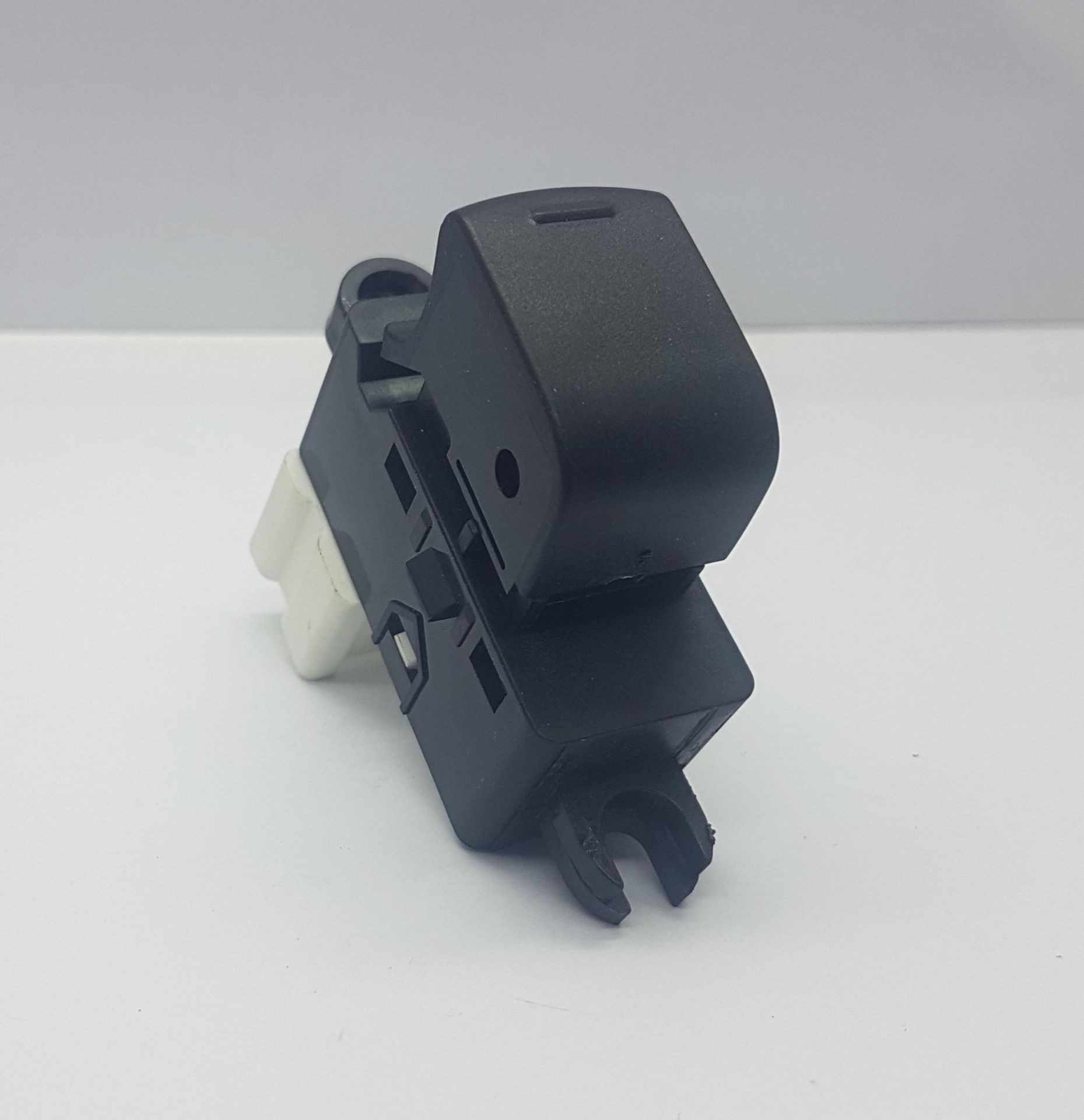 Cam Dügme Juke Sağ/Qashqai/Xtrail Arka R/L