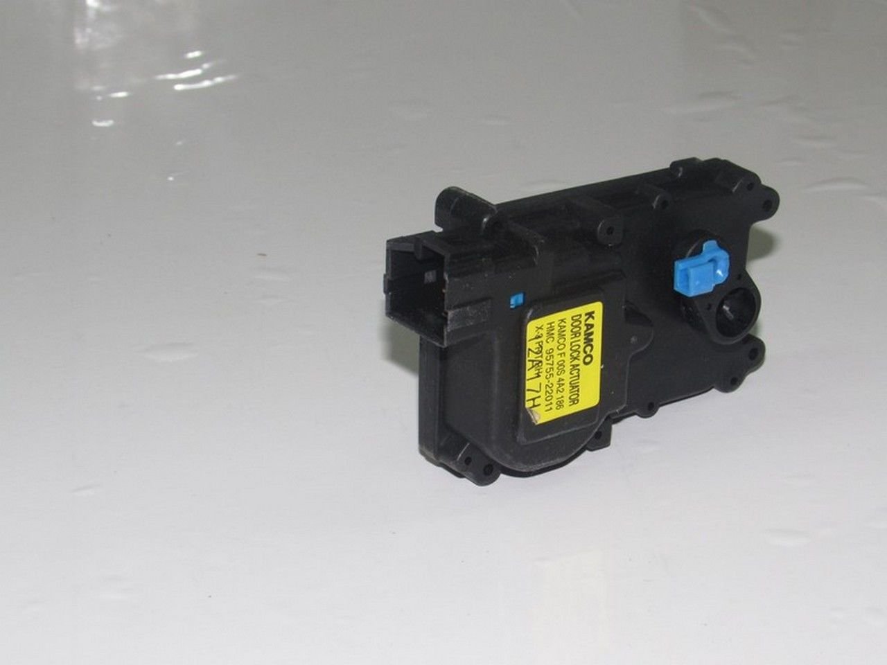 ACCENT 98- MERKEZİ KİLİT MOTORU ÖN - SAĞ