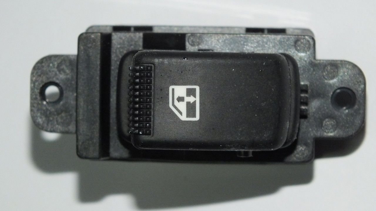 RIO 2006-2011 CAM AÇMA DÜĞMESİ ÖN SAĞ