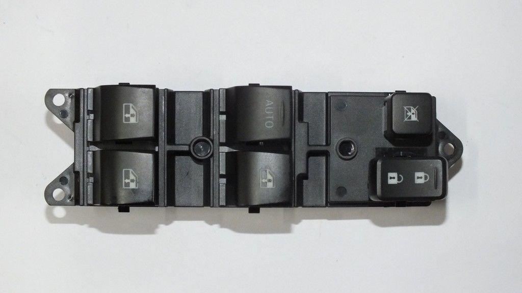 L200 SU 2015- CAM AÇMA DÜĞMESİ ÖN SOL