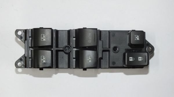 L200 SU 2015- CAM AÇMA DÜĞMESİ ÖN SOL