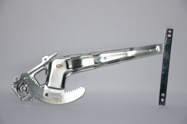 TFR  YM 4JA1 CAM KRİKOSU ÖN SAĞ