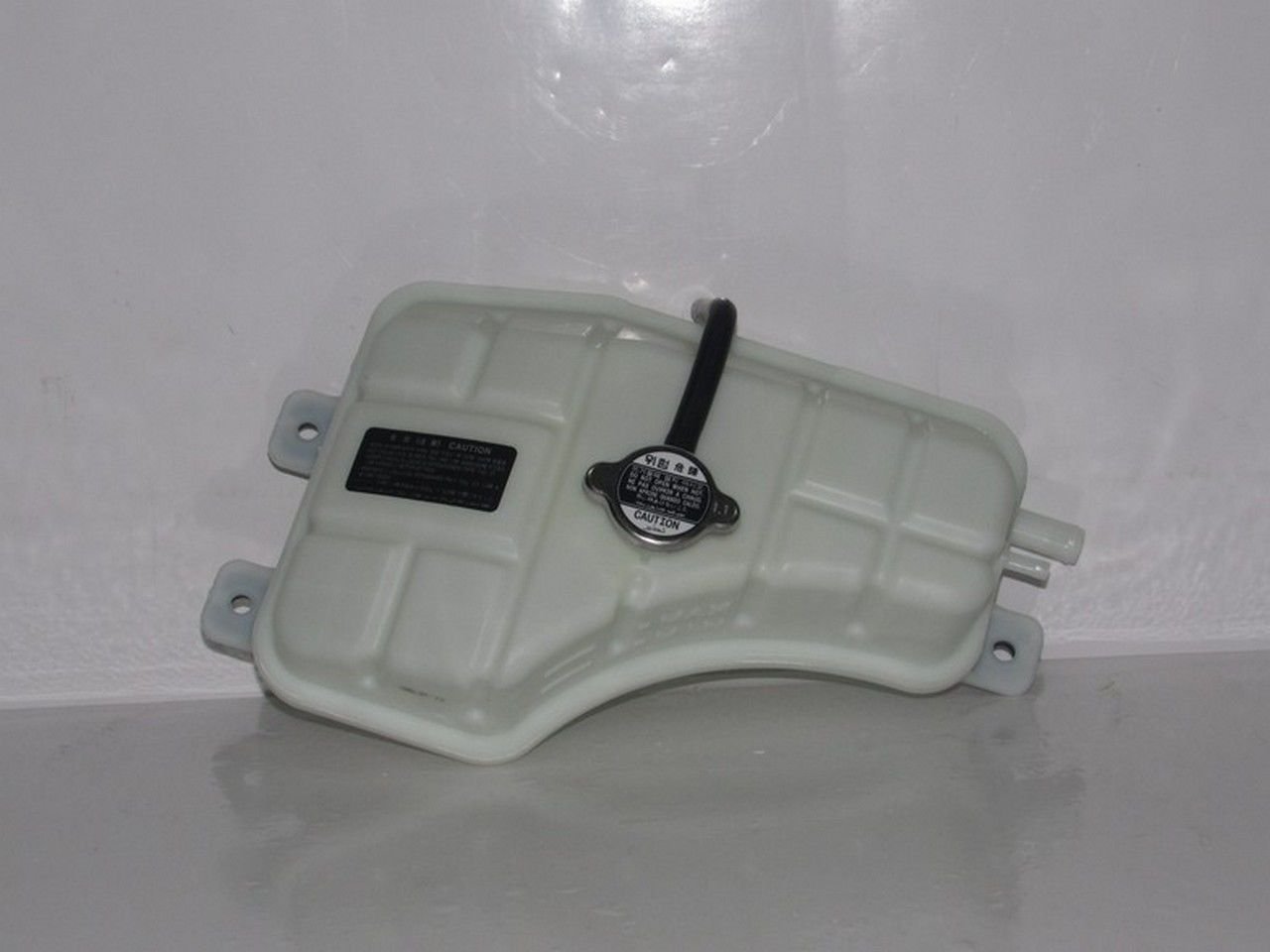 SORENTO 2002-2006 YEDEK SU DEPOSU