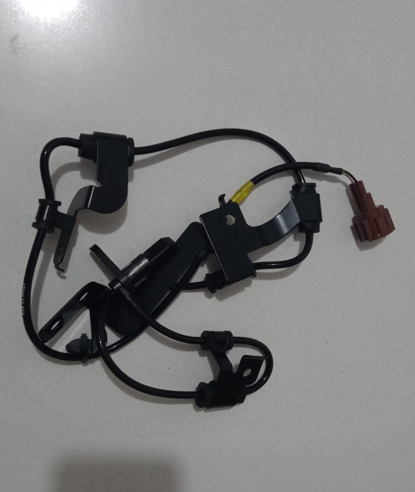 SENSÖR ABS YD25 NP300 11-13 ÖN LH