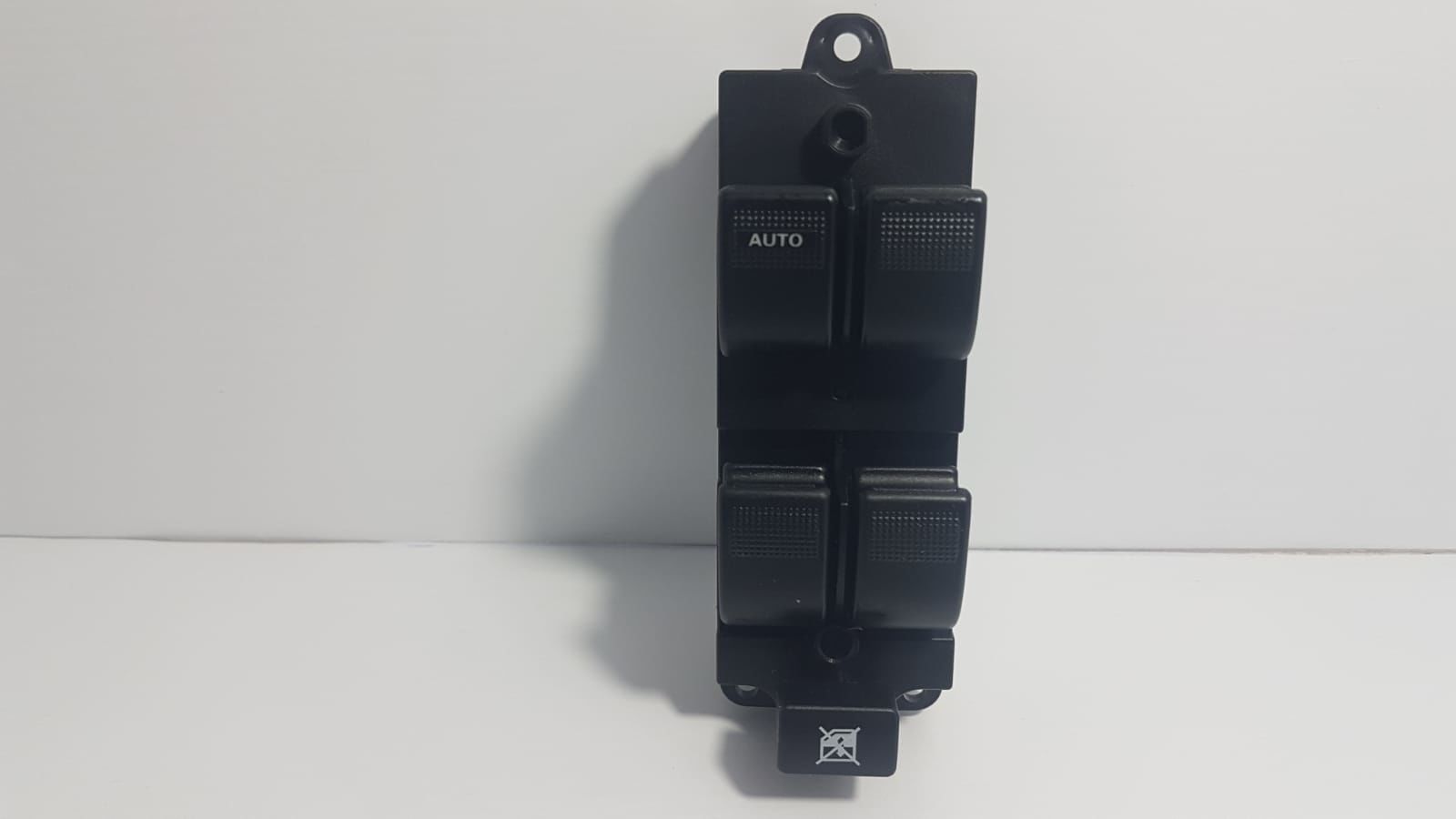 Cam dügme B2500 Sol 11-