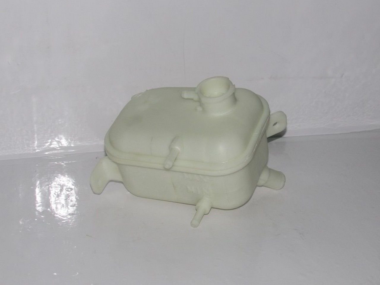 i30 1,6 CRDI DIZEL 2007-2012 RADYATÖR YEDEK SU DEPOSU