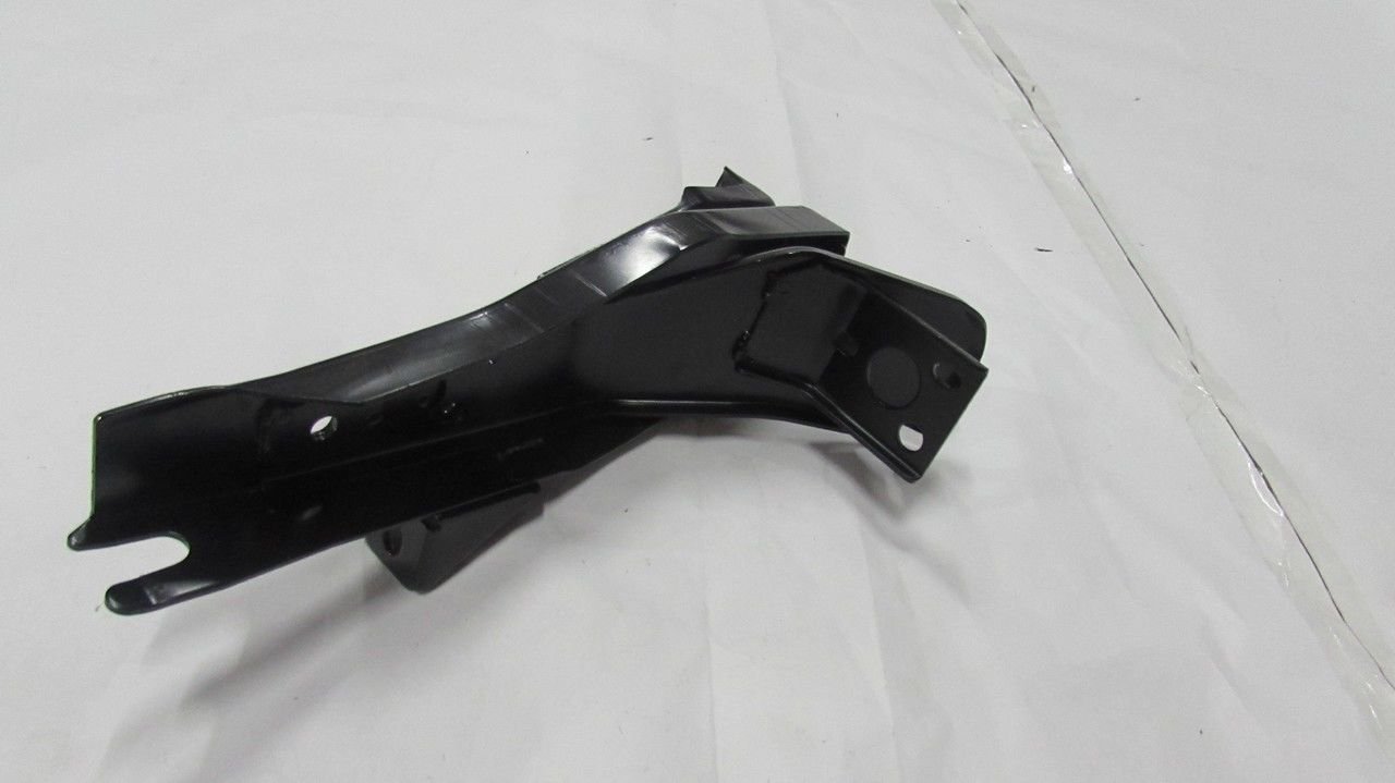 B2500 2004-2006 ÖN TAMPON BAĞLANTI SACI SAĞ