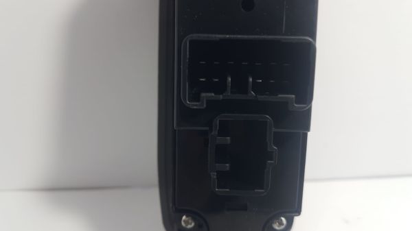 Cam dügme B2500 Sol 02-06