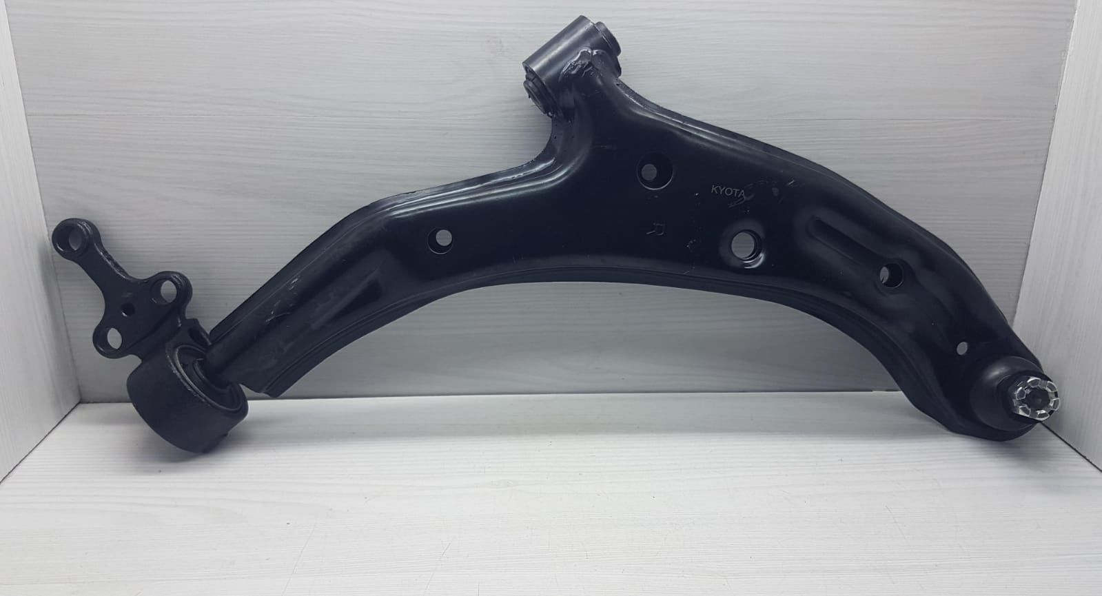 Salıncak Almera Sağ 2000-2006 Alt Tabla Rotil