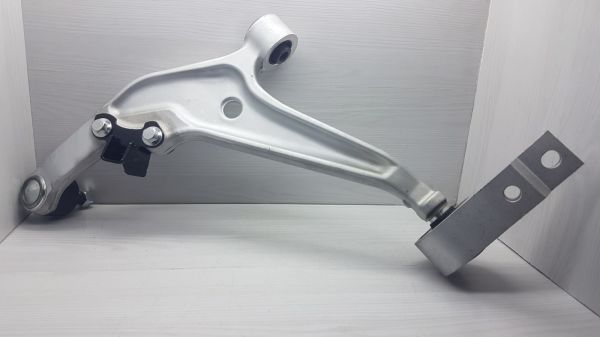 Salıncak Xtrail 01-06 Alt Sağ TABLA ROTİL BEŞİK