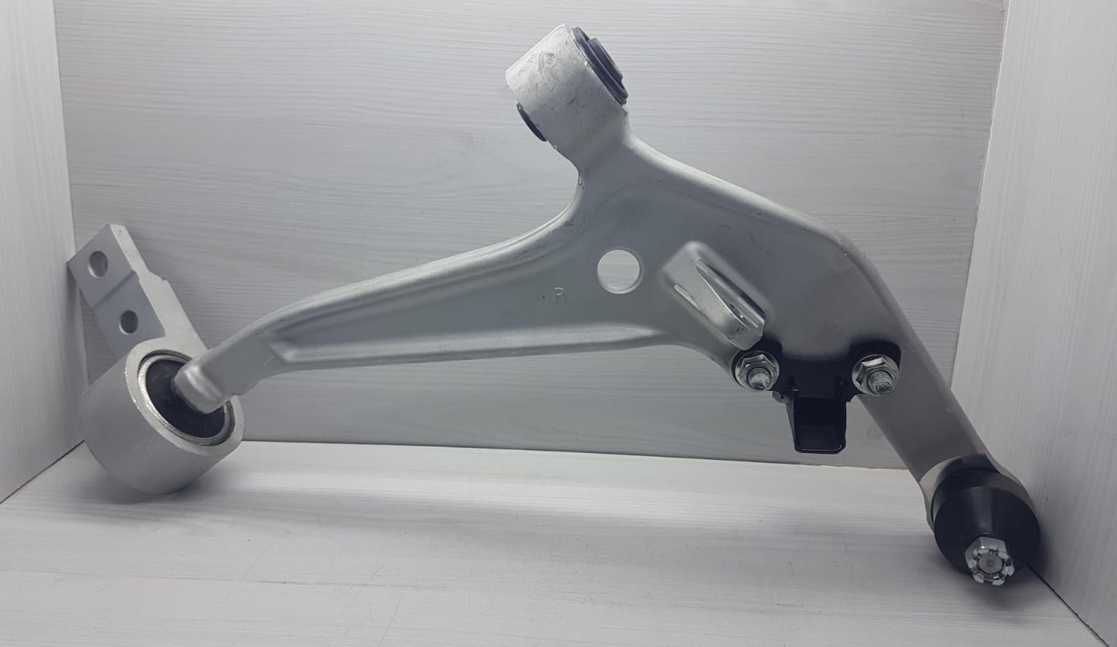 Salıncak Xtrail 01-06 Alt Sağ TABLA ROTİL BEŞİK