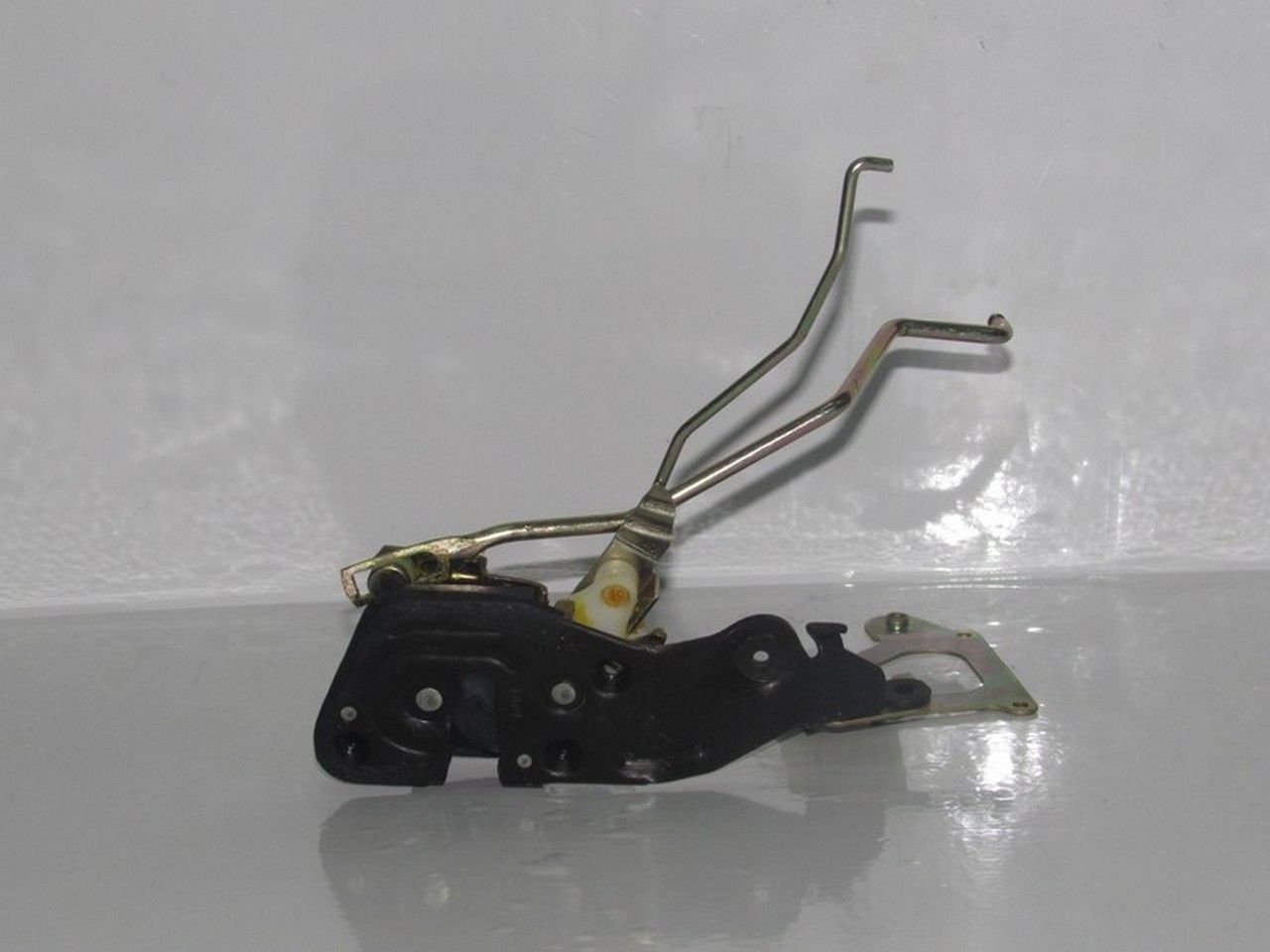 ACCENT 2000- KAPI KİLİDİ ÖN SAĞ