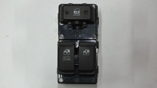 H-1 2008- CAM DÜĞMESİ ÖN SOL