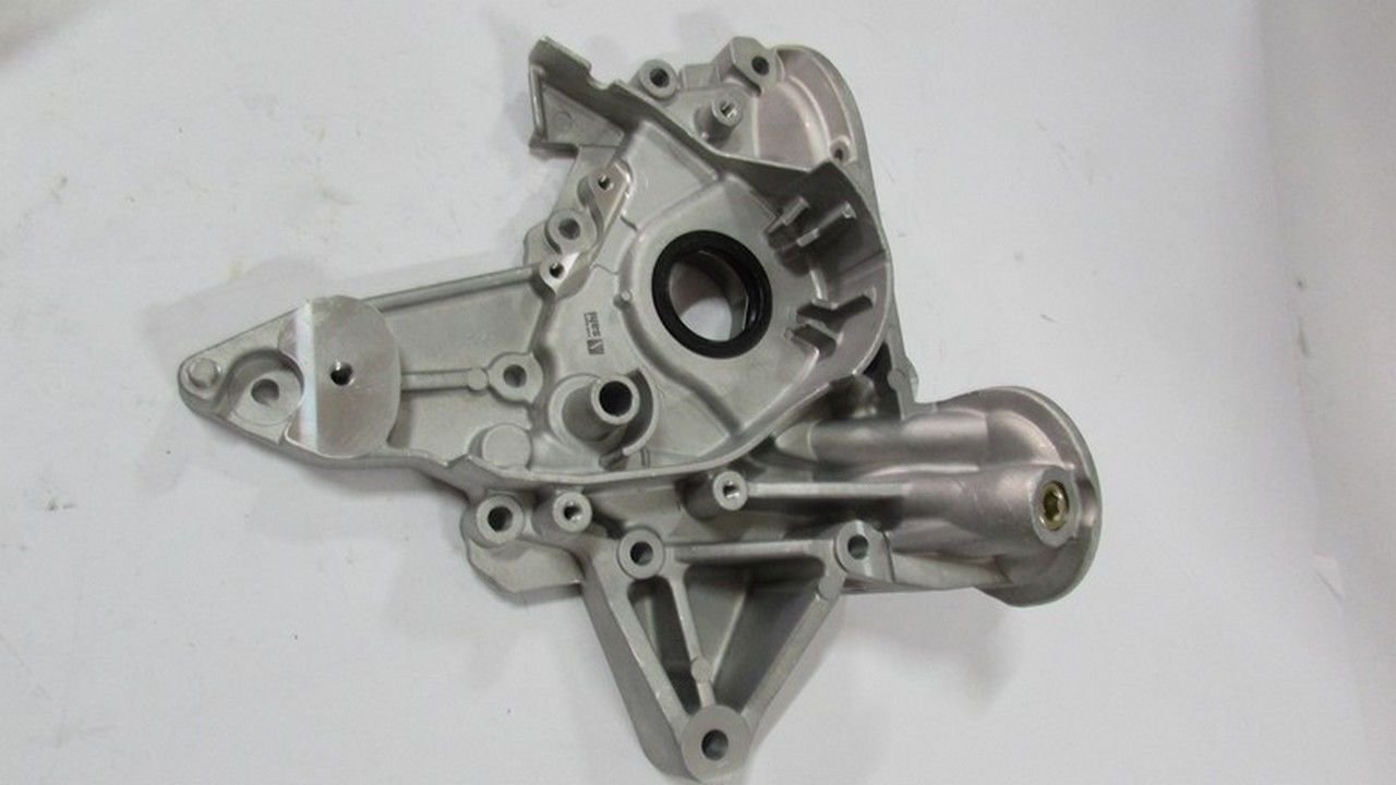 CARISMA 96-99  1.6 4G92 YAĞ POMPASI