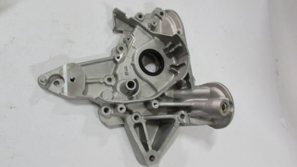 CARISMA 96-99  1.6 4G92 YAĞ POMPASI