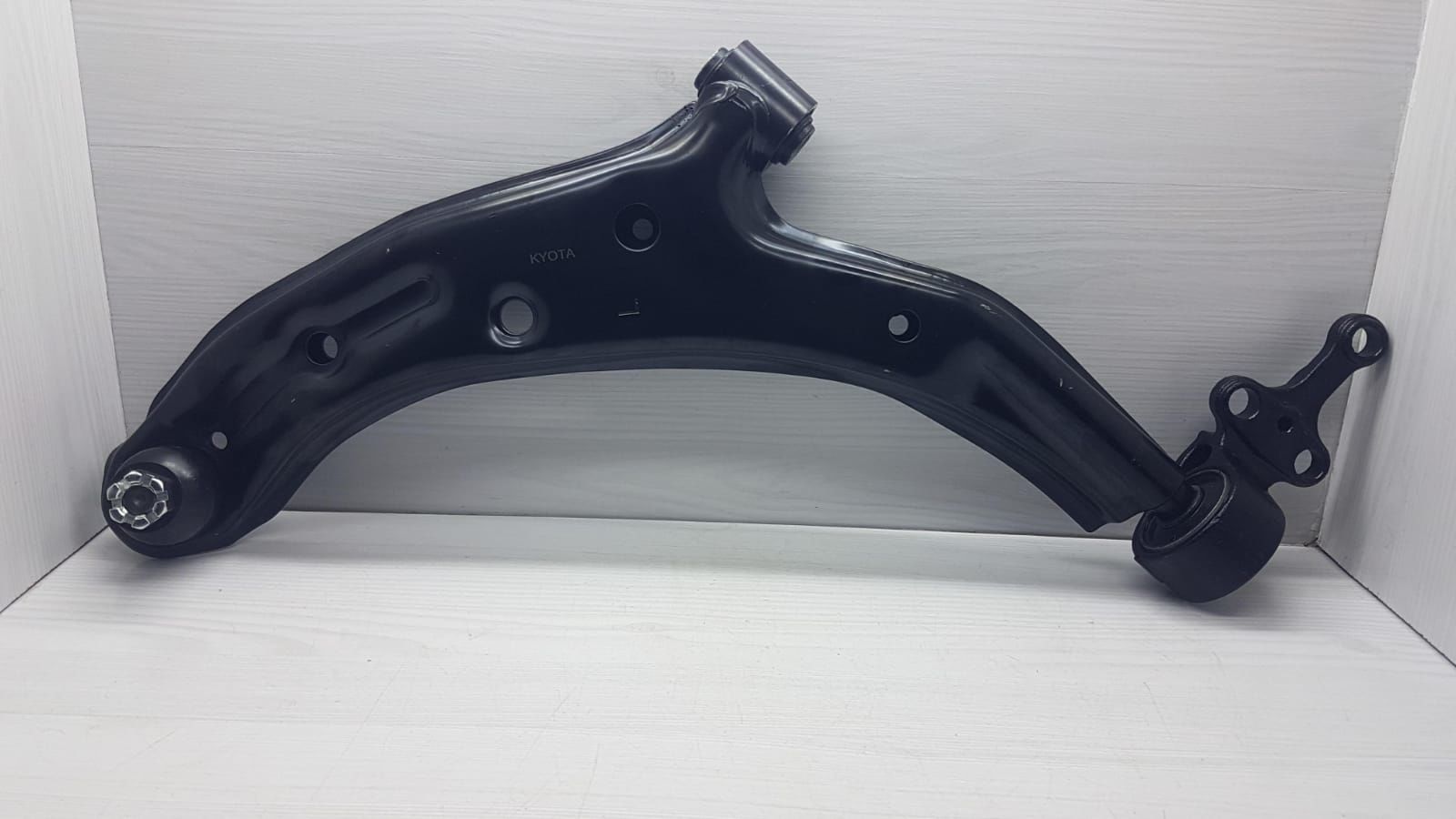 Salıncak Almera Sol 2000-2006 Alt Tabla Rotil