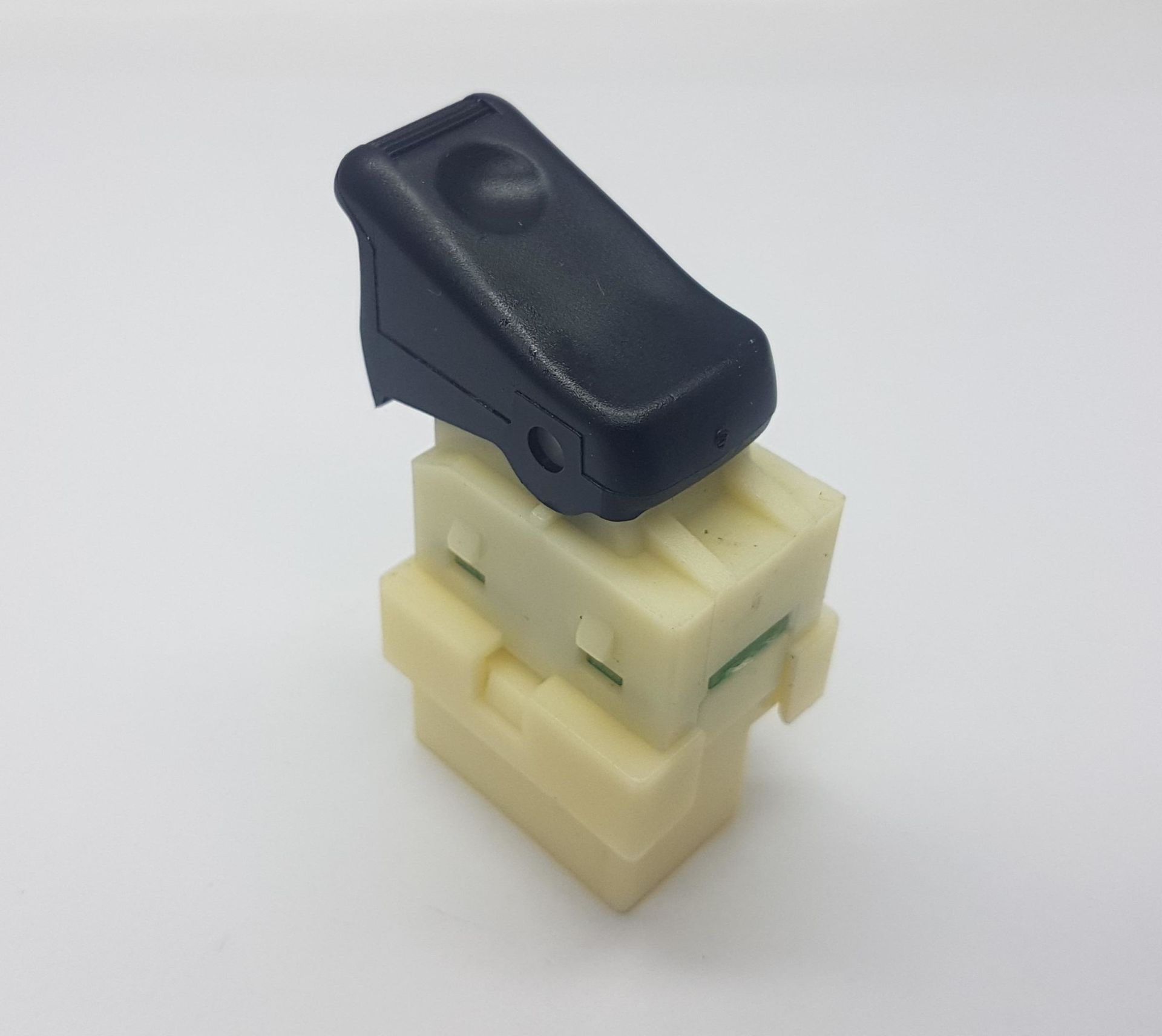 Cam Dügme B2500 Sağ 1996-2000