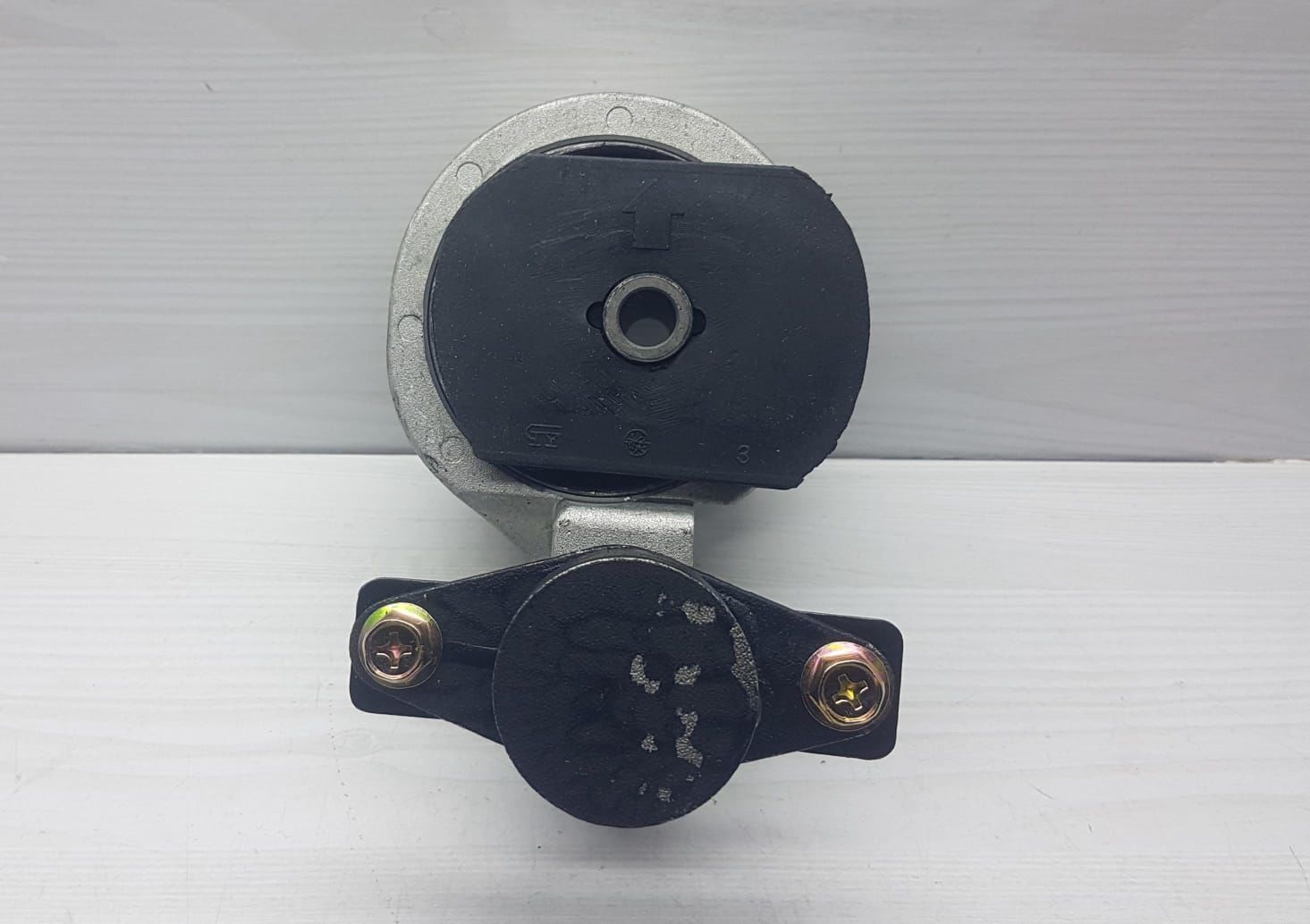 Motor Takozu Accent 00-02 Sağ Kulağı