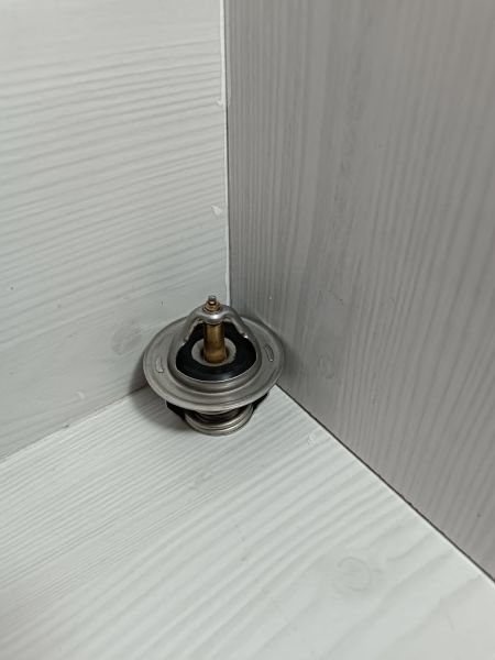 Termostat E2200 Bypassiz