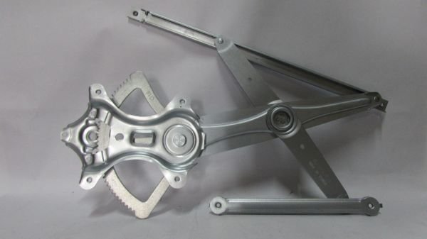 L200 CR 2006- CAM KRİKOSU ELEKTRİKLİ ÖN SAĞ