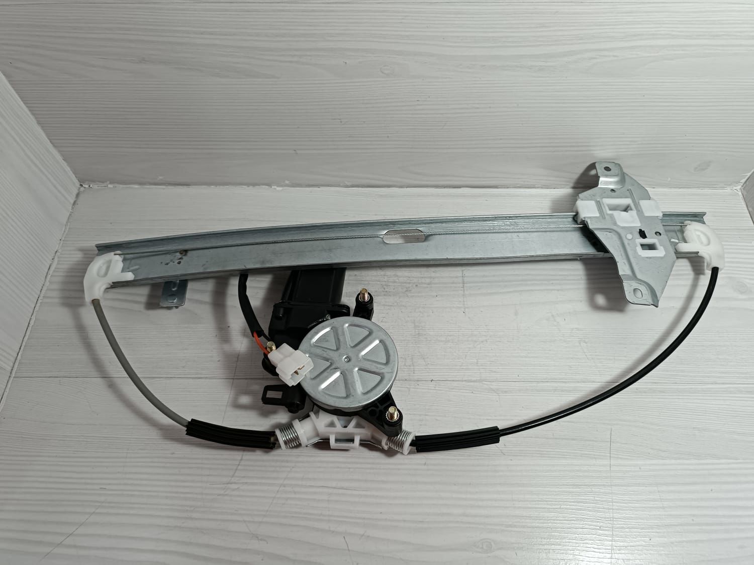 Cam Kriko bongo Sağ 97-04 Motorlu