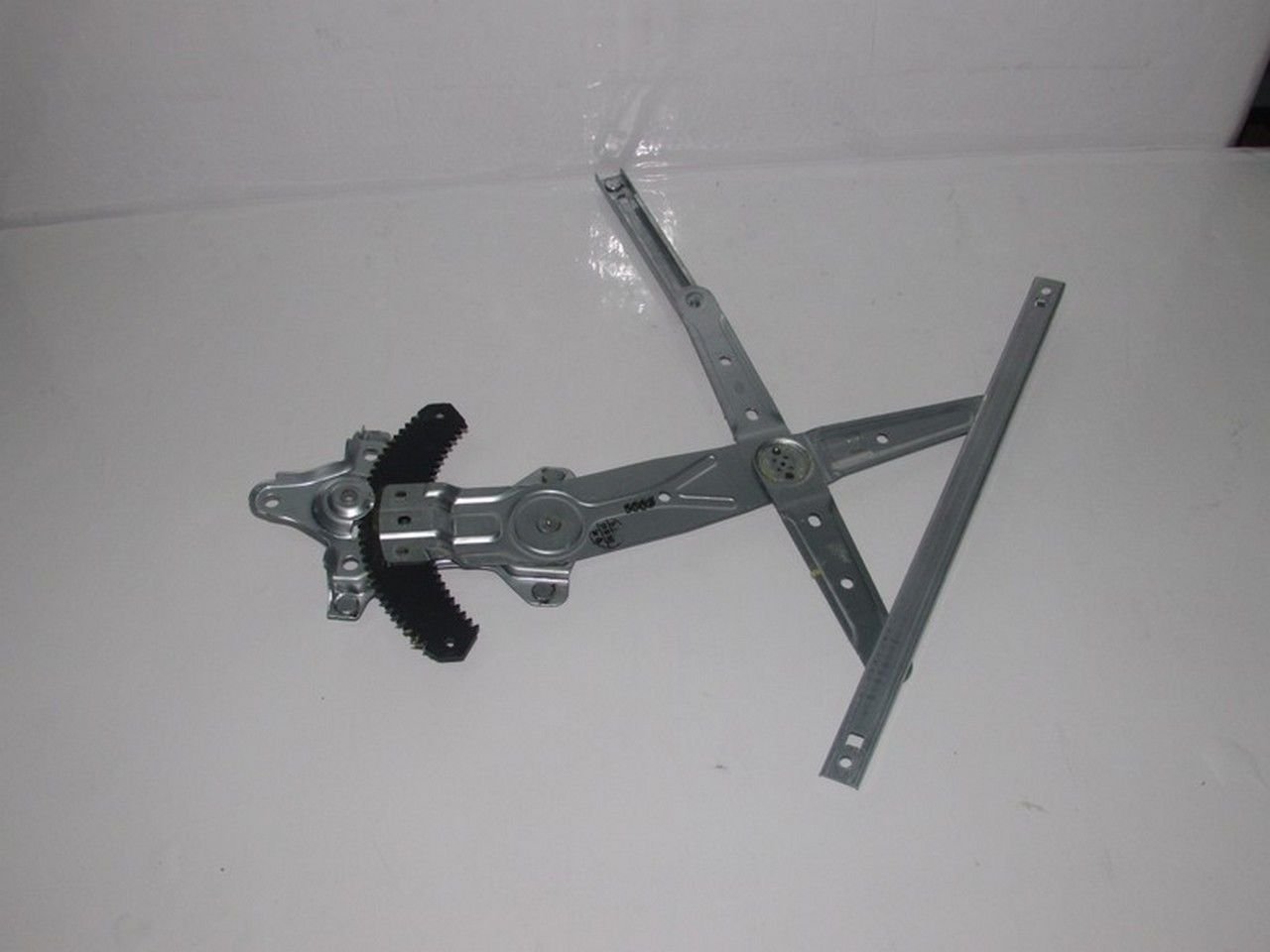 H 100 KMY 04- CAM KRİKOSU ELEKTRİKLİ SAĞ